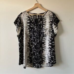 2/$20 Violet & Clair Printed Short Sleeve Blouse